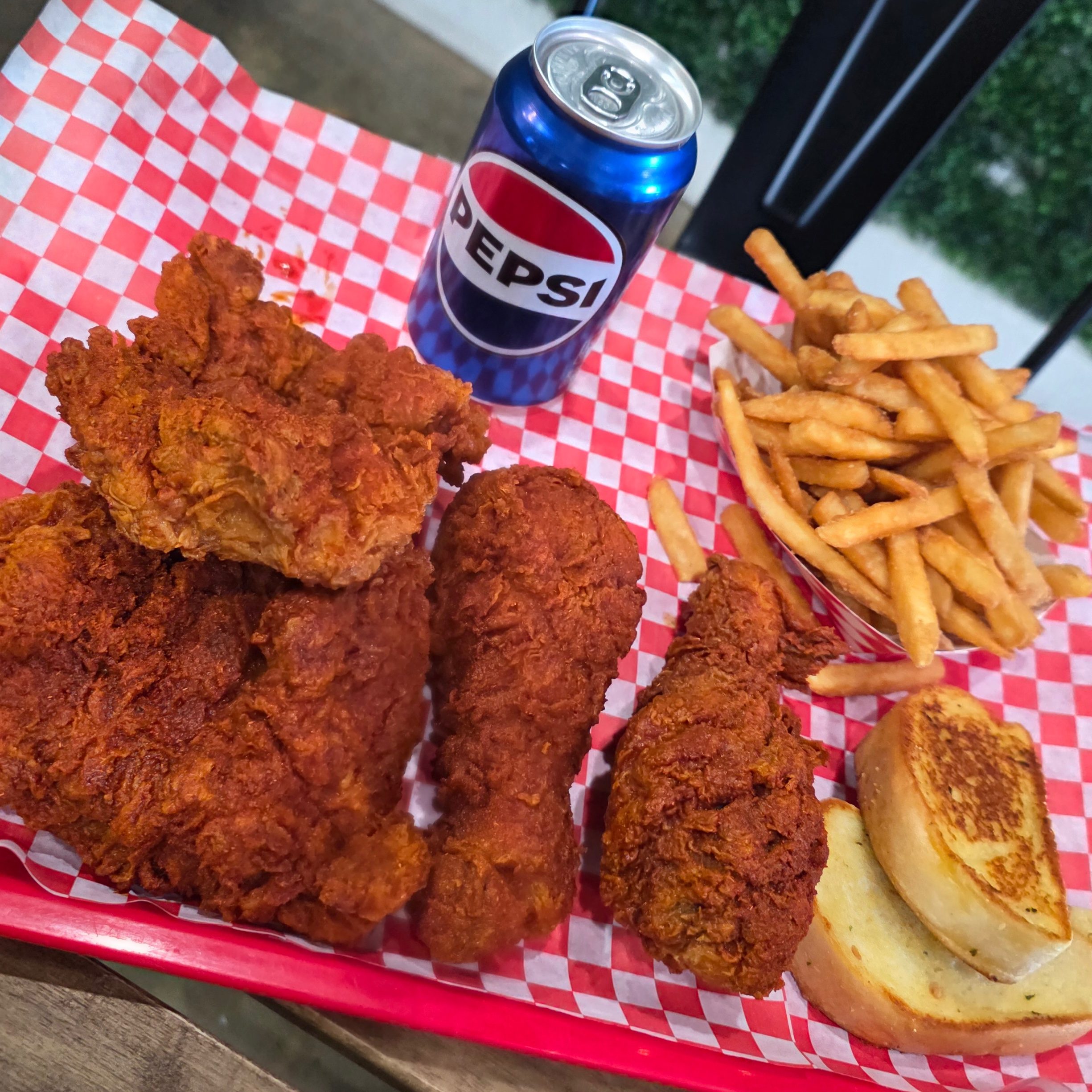 2 Thighs 2 Drumsticks 2 Toasts combo.